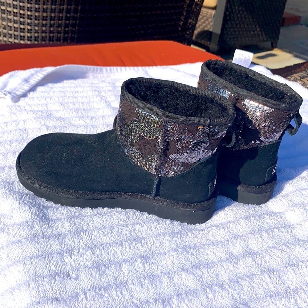 UGG black and star sparkle low boot. Lightly worn size 5